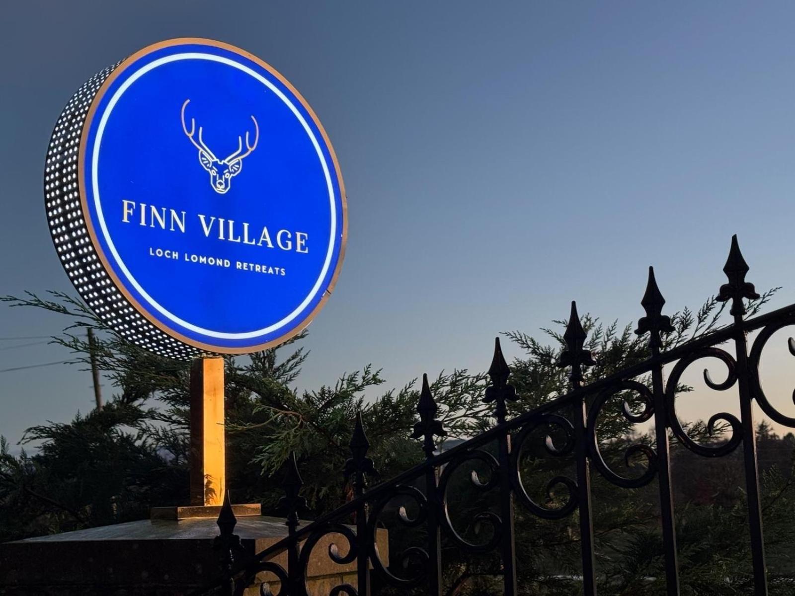 Finn Village "Mountain View Cottage" Private Garden, 9-Seater Hot Tub, Firepit & Pizza Stove Drymen Exterior photo