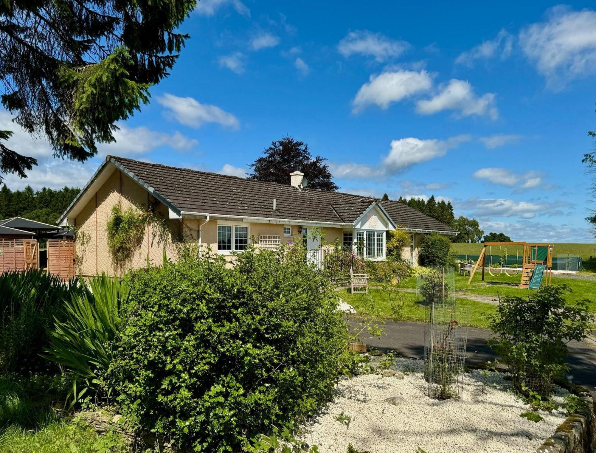 Finn Village "Mountain View Cottage" Private Garden, 9-Seater Hot Tub, Firepit & Pizza Stove Drymen Exterior photo